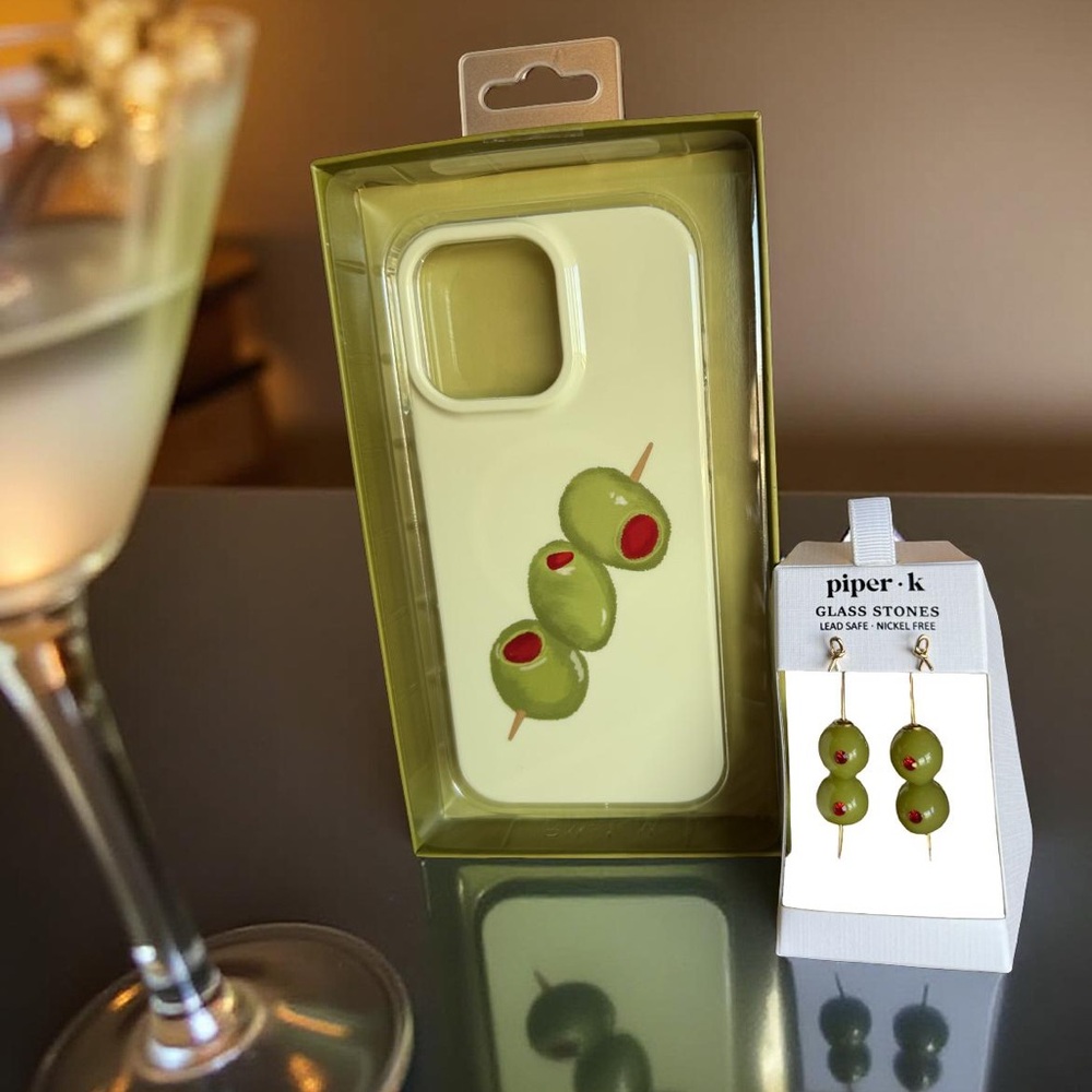 Piper K & Isla Rae 16 Pro Max NWT Olive Design Phone Case & Earrings 🫒 (J161)